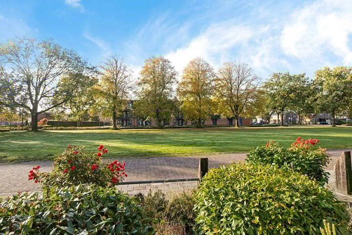 Photo 2 of Anna van Ewsumstraat 11