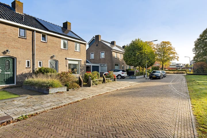 Photo 36 of Anna van Ewsumstraat 11