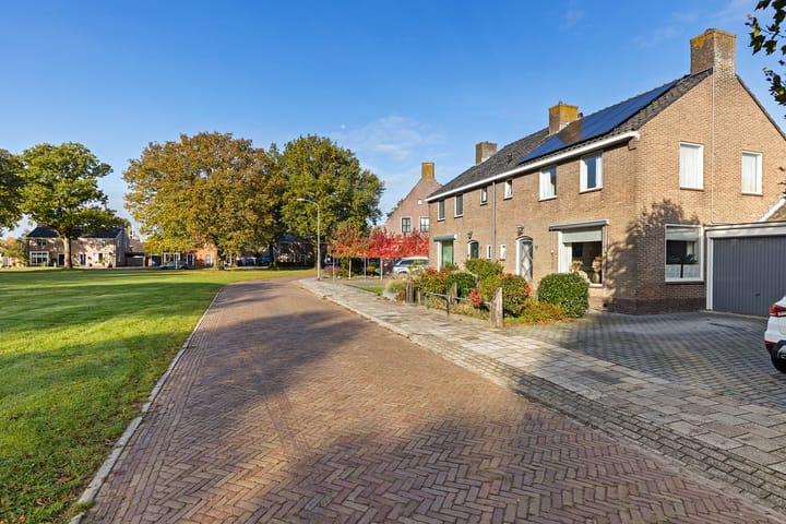 Photo 37 of Anna van Ewsumstraat 11