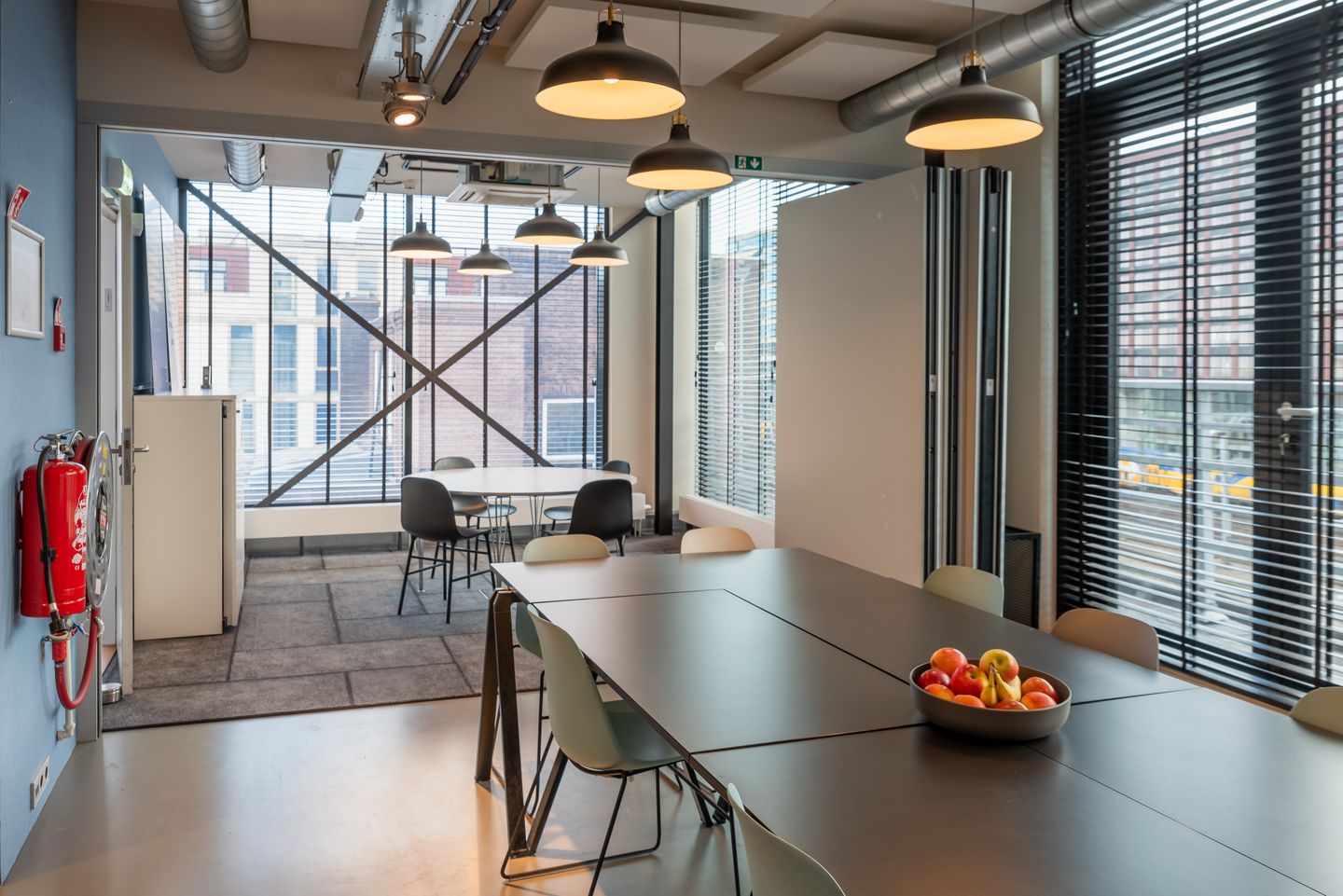 Bekijk foto 3 van De Ruijterkade 113