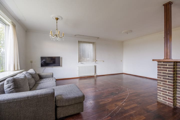 Photo 8 of Bloemenstraat 52