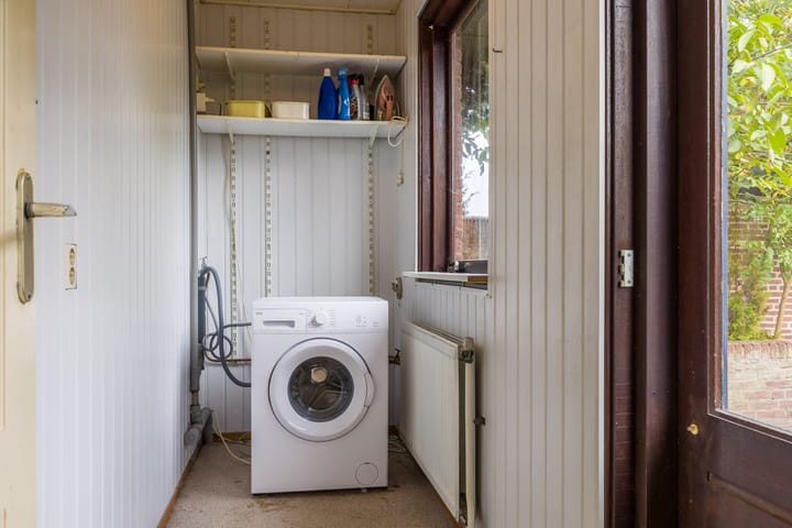 Photo 11 of Bloemenstraat 52