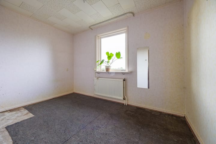 Photo 15 of Bloemenstraat 52