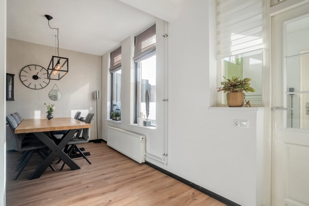 Photo 11 of Jan Vermeerstraat 17