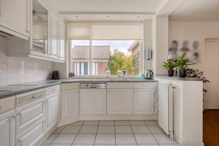 Photo 5 of Nassaustraat 26