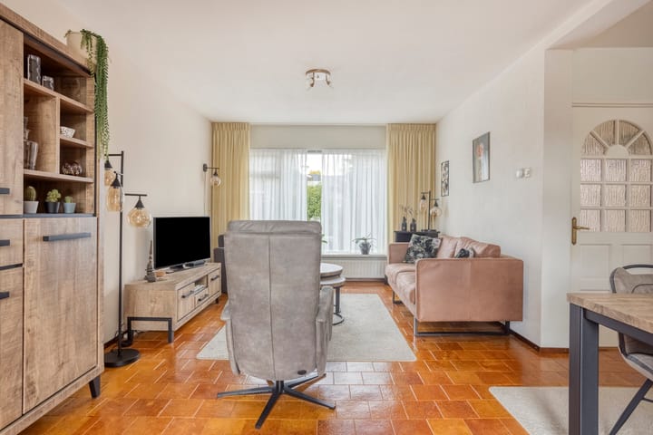 Photo 9 of Nassaustraat 26