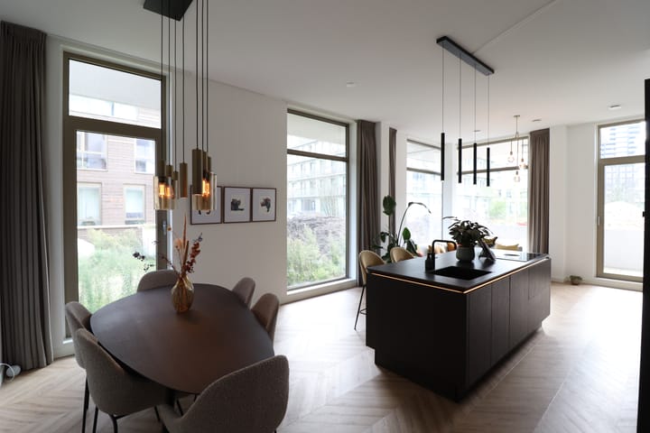 Photo 2 of Spadinalaan 365