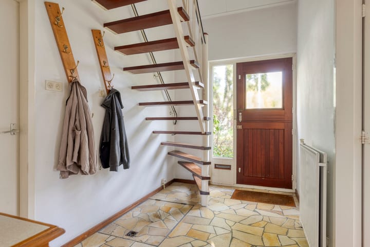 Photo 6 of Esveen 13