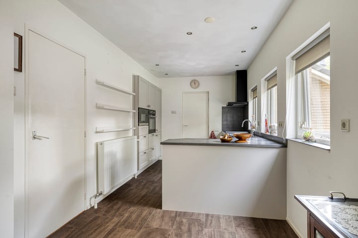 Photo 13 of Esveen 13