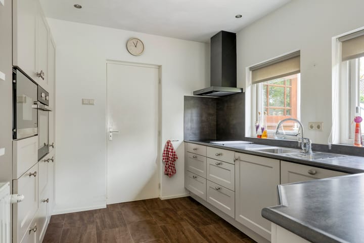 Photo 15 of Esveen 13