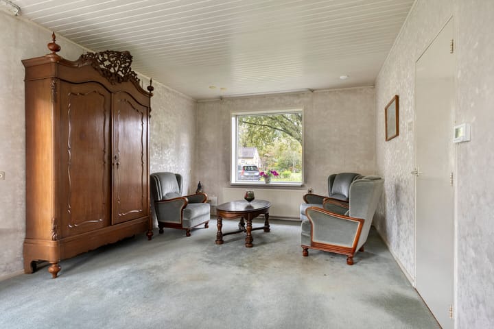 Photo 3 of Esveen 13