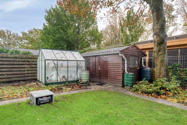 Photo 32 of Esveen 13