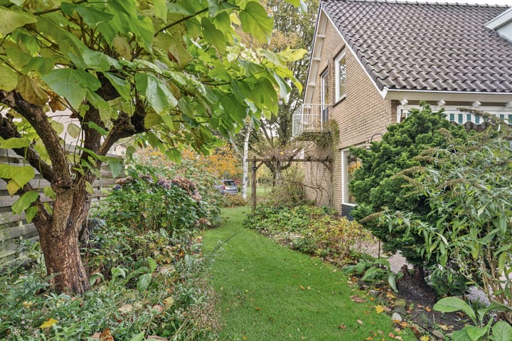 Photo 36 of Esveen 13