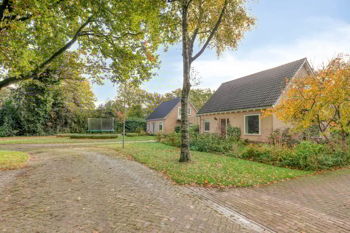 Photo 38 of Esveen 13