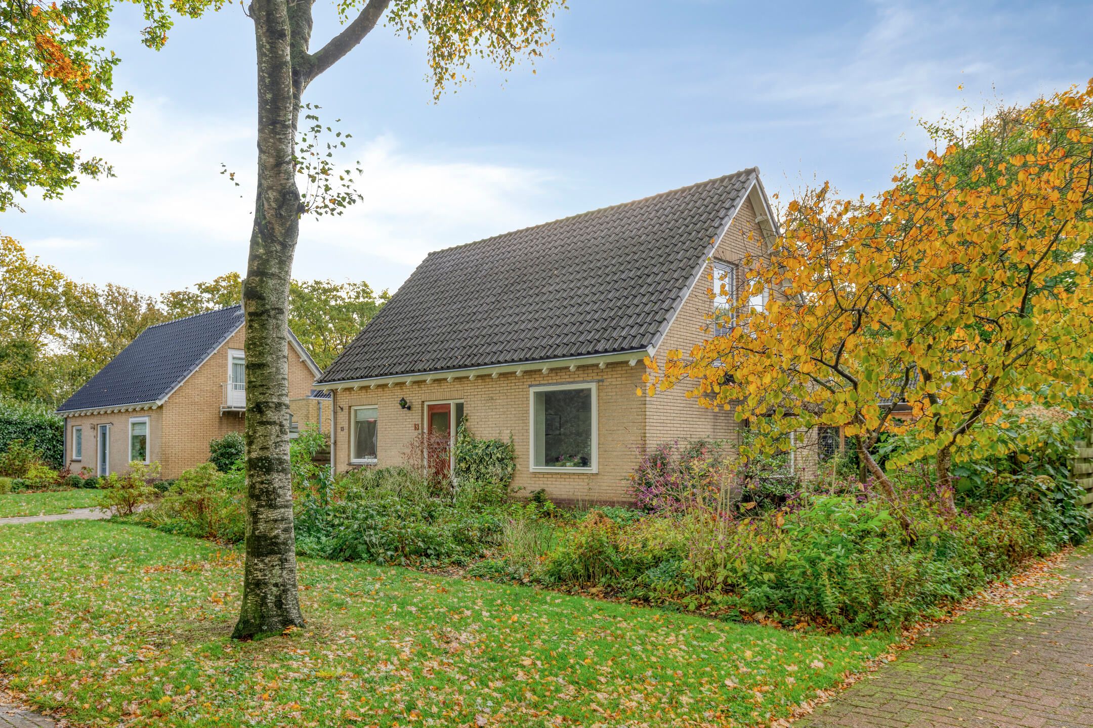 Photo 39 of Esveen 13
