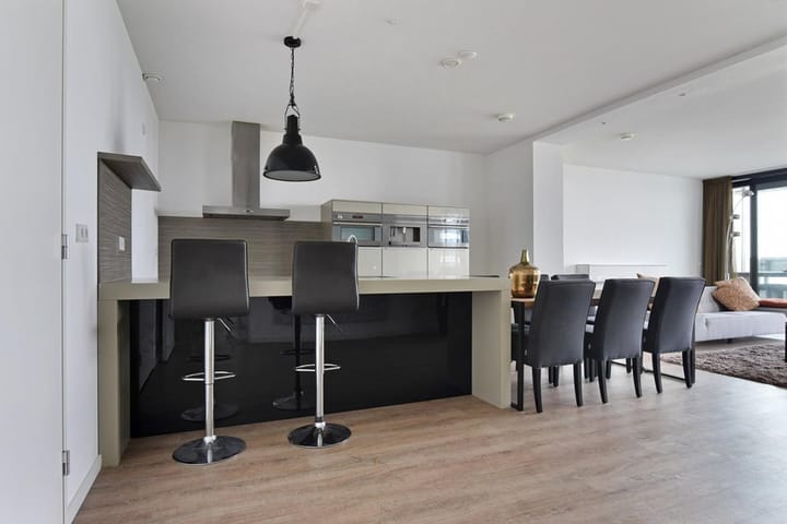 Foto 10 van Anna van Buerenplein 166