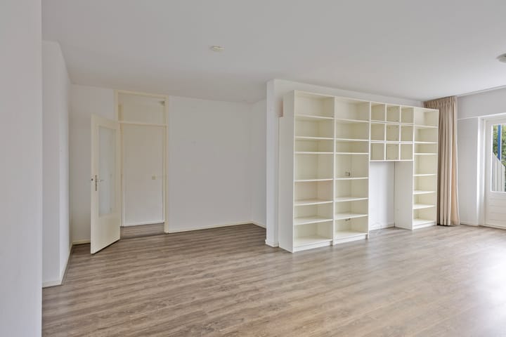 Photo 13 of Aert van Neslaan 644