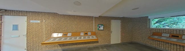 Entree hal met postbussen gebouw V