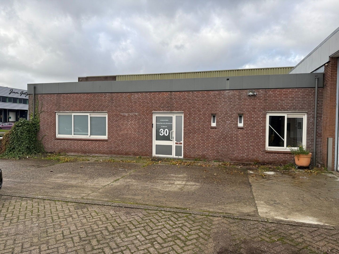 Bekijk foto 2 van Einsteinstraat 30