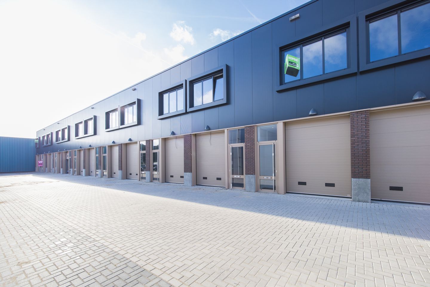 View photo 3 of Spaceshuttle 18-H