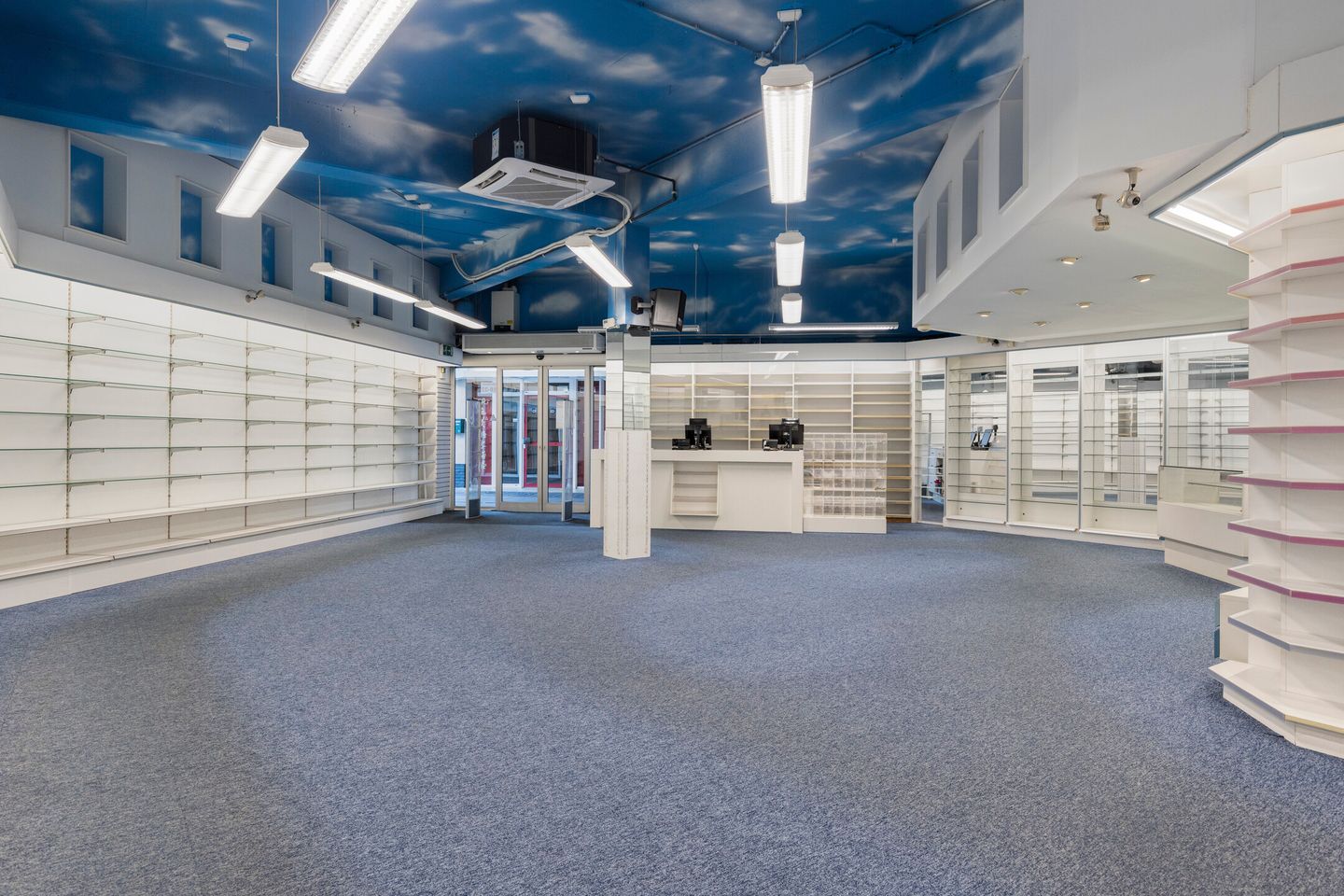 View photo 2 of Westeinde 22