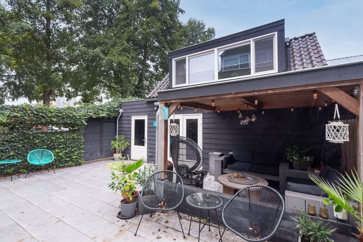 Photo 13 of Mr. Treubstraat 10