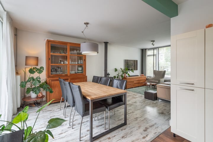 Photo 5 of Mr. Treubstraat 10