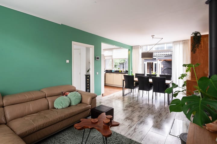 Photo 4 of Mr. Treubstraat 10