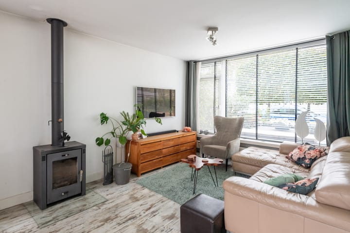 Photo 7 of Mr. Treubstraat 10