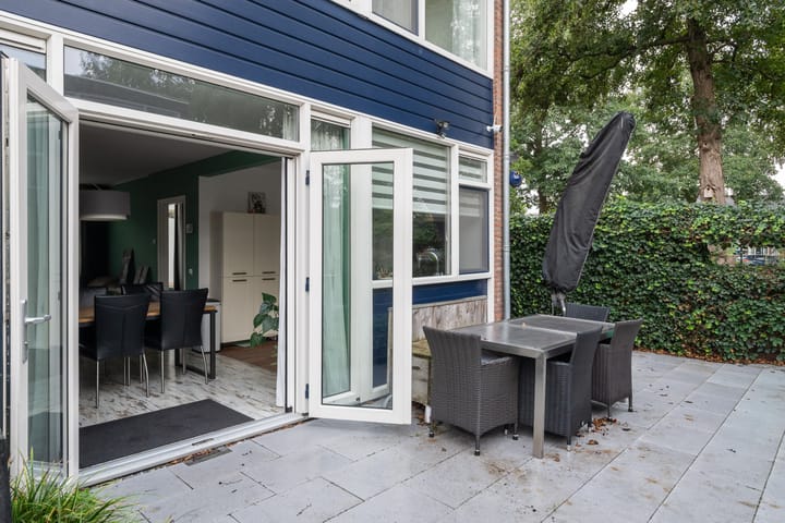 Photo 15 of Mr. Treubstraat 10