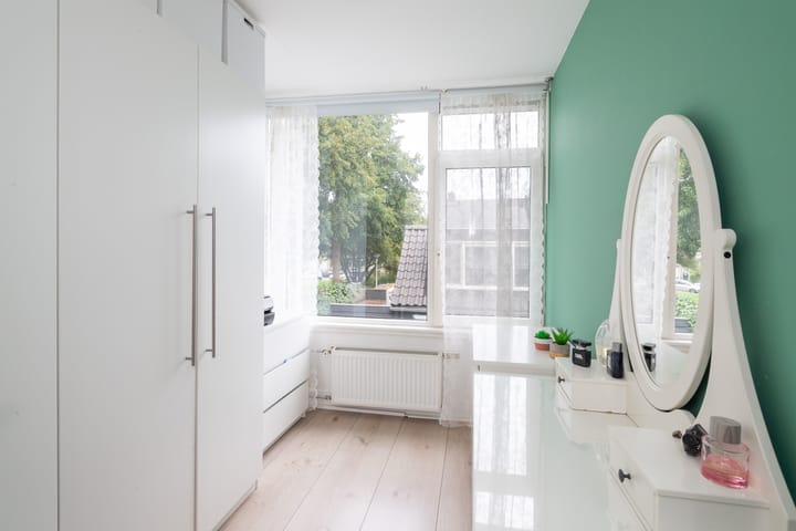 Photo 17 of Mr. Treubstraat 10