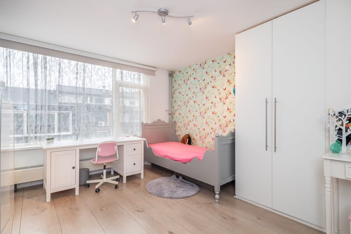 Photo 19 of Mr. Treubstraat 10