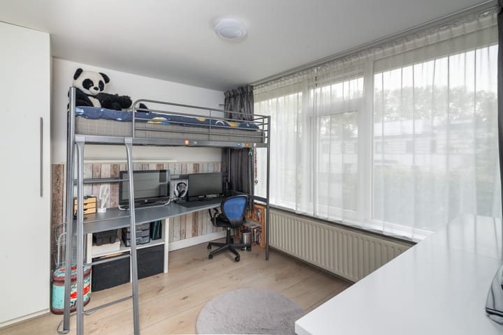 Photo 21 of Mr. Treubstraat 10