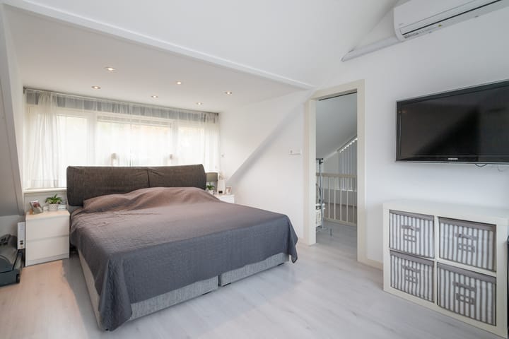 Photo 23 of Mr. Treubstraat 10