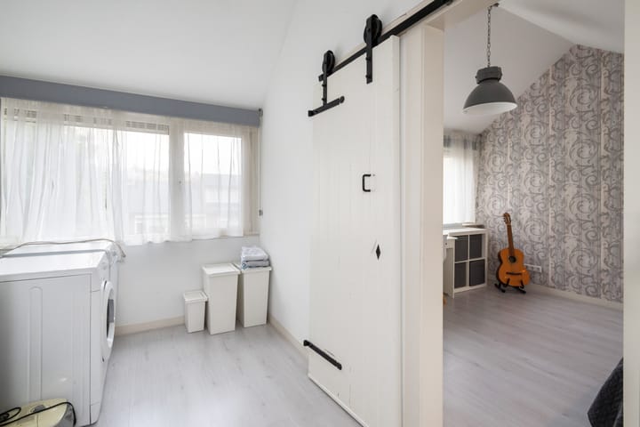 Photo 25 of Mr. Treubstraat 10