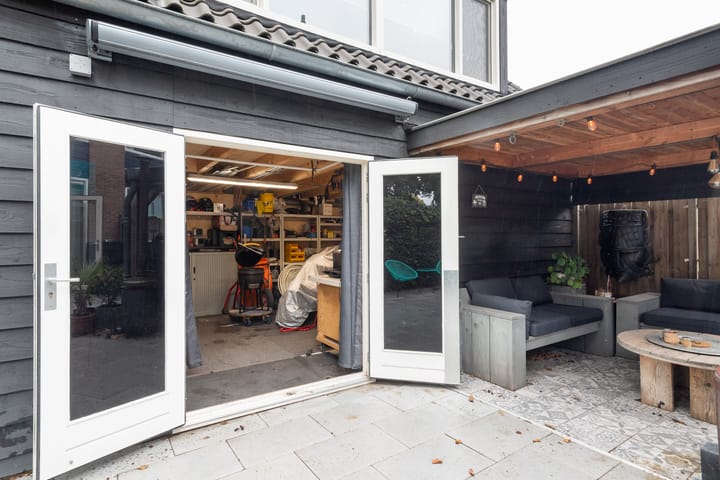 Photo 12 of Mr. Treubstraat 10