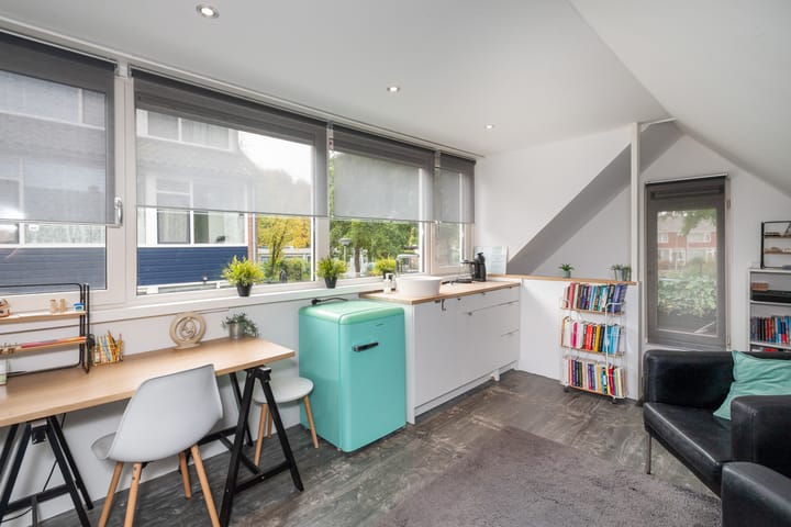 Photo 27 of Mr. Treubstraat 10