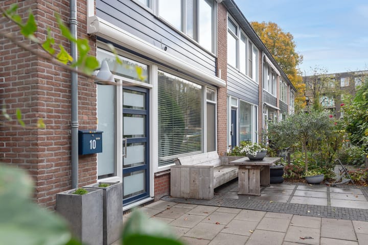 Photo 29 of Mr. Treubstraat 10