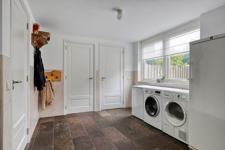 Photo 28 of Van Wassenaarstraat 21