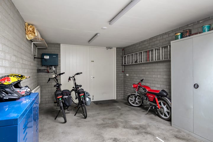 Photo 31 of Van Wassenaarstraat 21