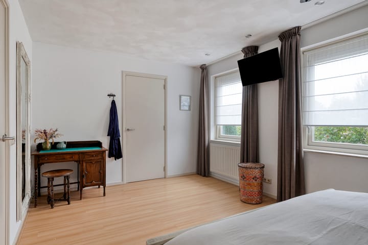 Photo 34 of Van Wassenaarstraat 21