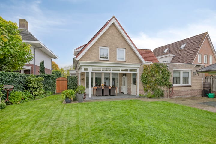 Photo 53 of Van Wassenaarstraat 21