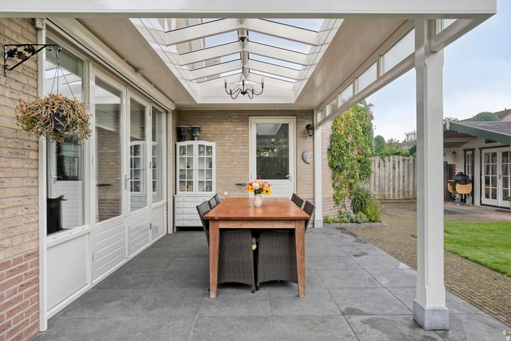 Photo 55 of Van Wassenaarstraat 21