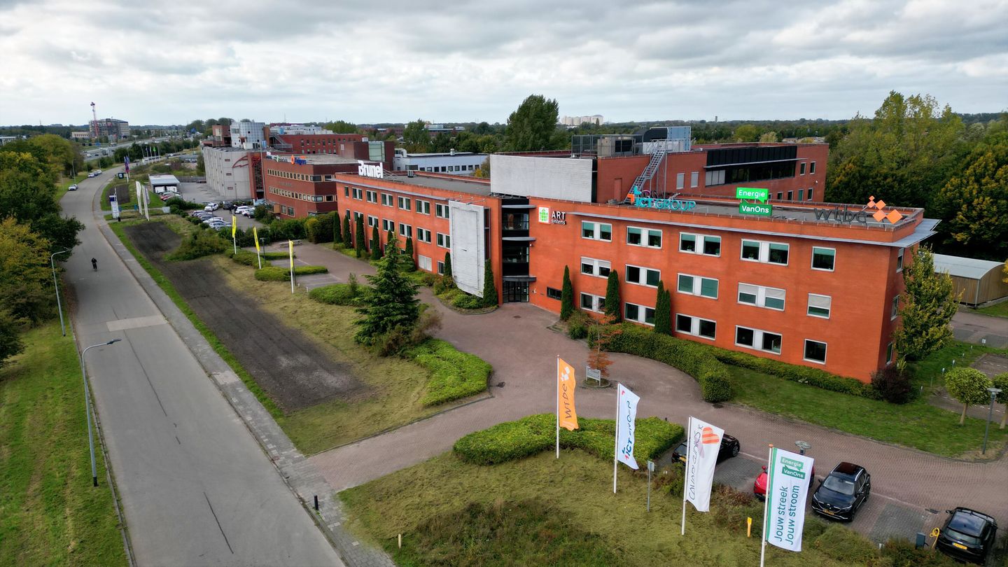 View photo 2 of Rozenburglaan 1