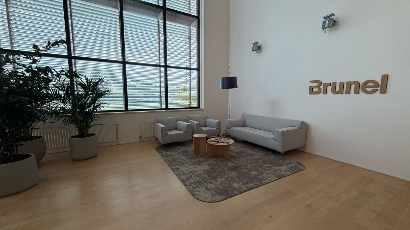 View photo 3 of Rozenburglaan 1