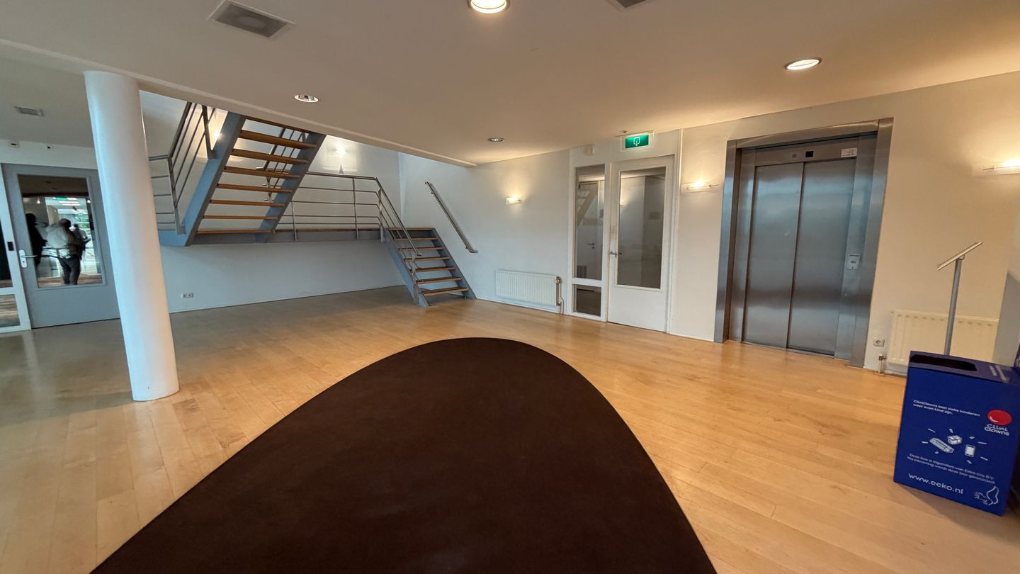 View photo 4 of Rozenburglaan 1