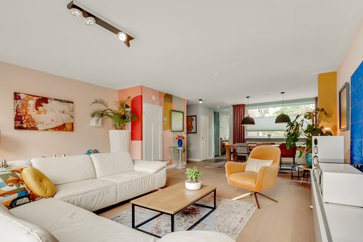 Photo 1 of Weegbree 9