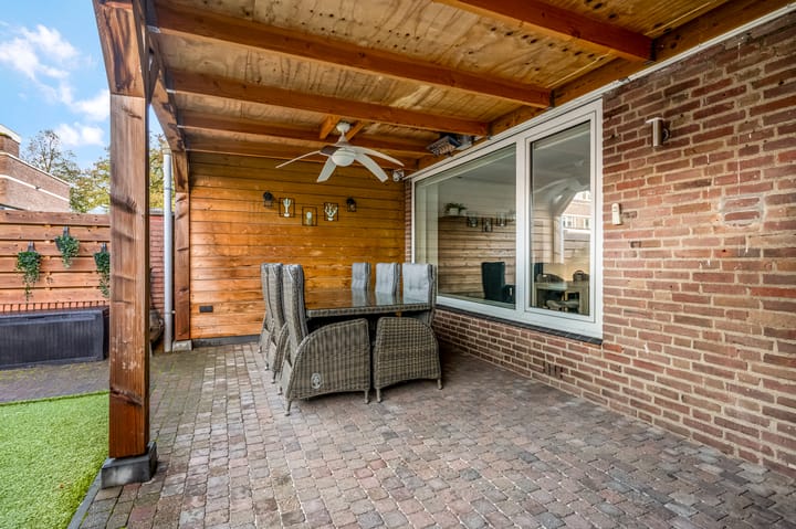 Foto 16 van Esdoornstraat 28