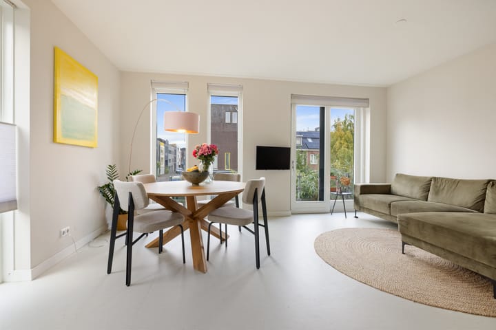 Photo 6 of James Bradleystraat 17