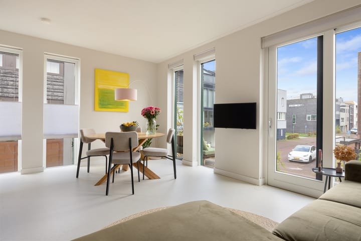 Photo 8 of James Bradleystraat 17